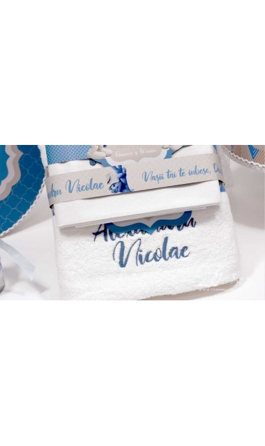 Trusou botez cu strumfii si broderie personalizata in nuante de crem si albastru Bebe Strumf 17